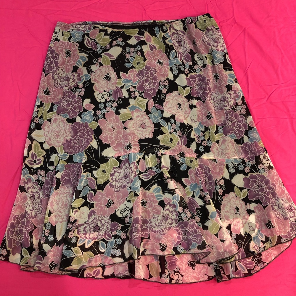 Fabulous floral print skirt. Size XL